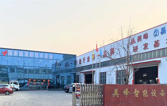 阿不來(lái)提·阿不都熱西提副主席，時(shí)任國(guó)家質(zhì)檢總局局長(zhǎng)王勇、婁勤儉副部長(zhǎng)與參賽選手合影留念